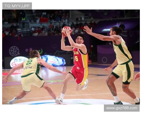 中国男篮逆袭胜澳大利亚 确定亚洲杯四强席位 全队展现顽强拼搏精神 中国男篮逆袭胜澳大利亚 确定亚洲杯四强席位 全队展现顽强拼搏精神