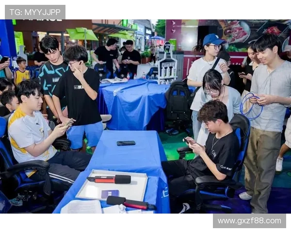 《全球电竞赛事激烈角逐 新兴战队崛起挑战传统强队王者地位》 《全球电竞赛事激烈角逐 新兴战队崛起挑战传统强队王者地位》