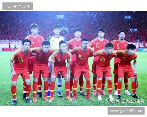 国足鏖战东亚杯迎关键胜利年轻阵容展现崭新斗志与无限潜力 国足鏖战东亚杯迎关键胜利年轻阵容展现崭新斗志与无限潜力