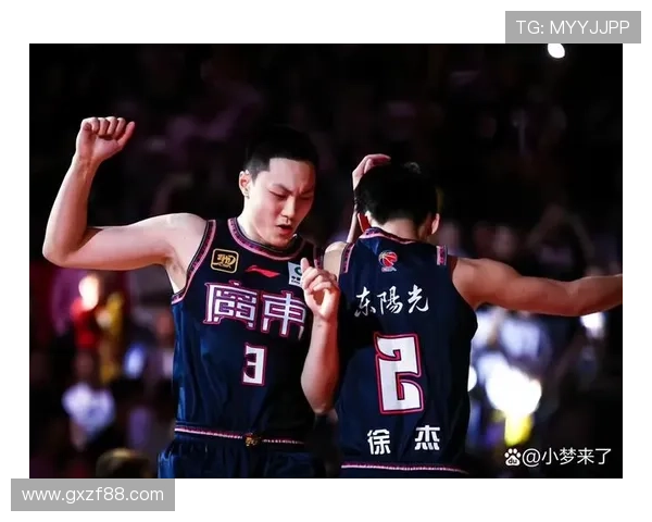 中国篮球联赛激烈角逐 北京首钢力克广东宏远锁定季后赛席位