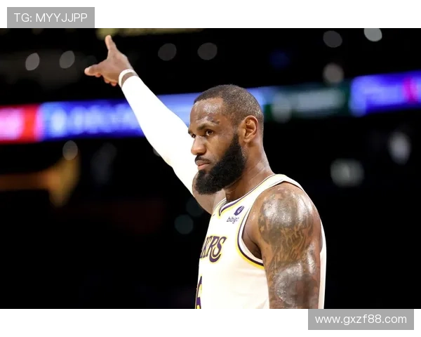 詹姆斯再次带领湖人逆袭篮网 赛季最佳表现引领全队进攻